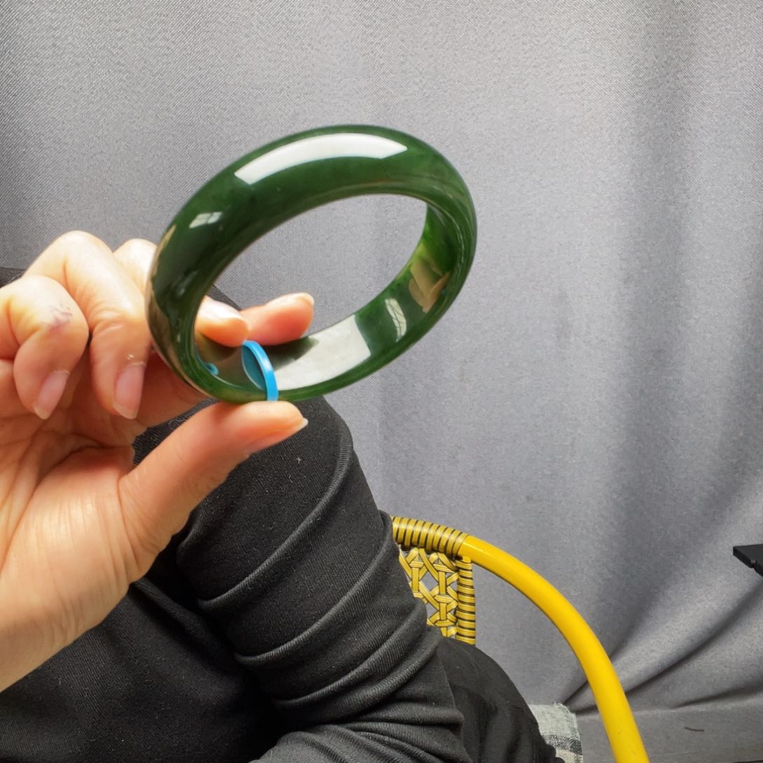 用***5和田玉未镶嵌手镯