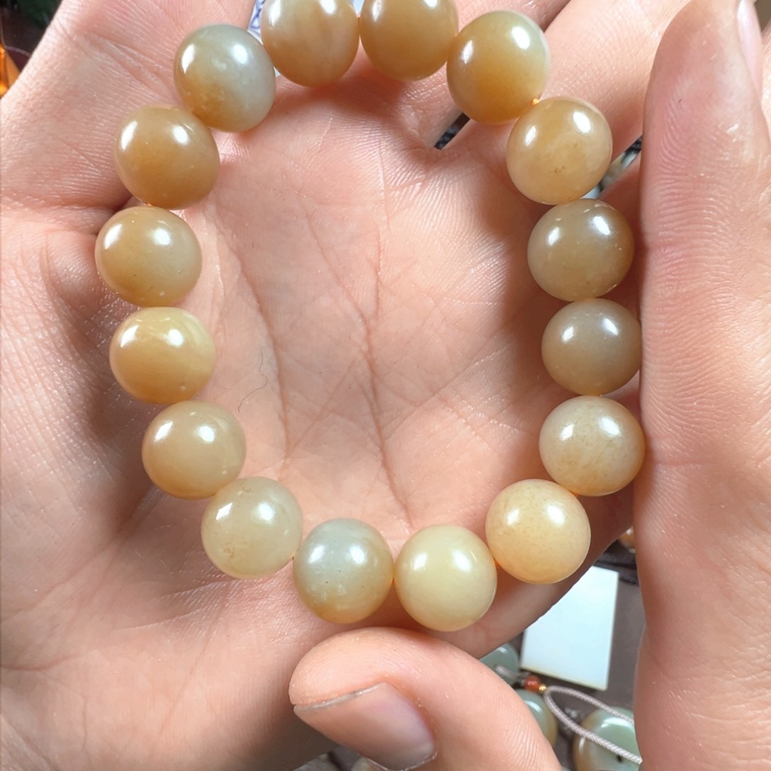 和田玉颈饰未镶嵌小****机