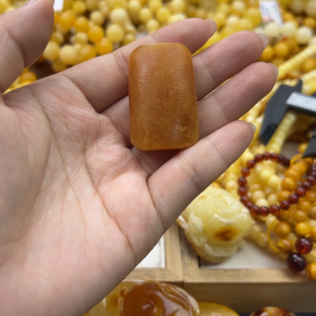 琥珀珠宝奇石未镶嵌