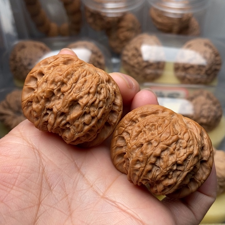 文玩核桃把件血麒麟