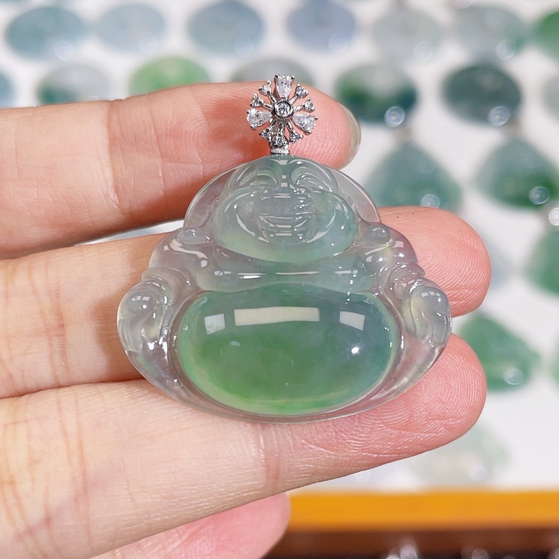 颈饰18K金镶嵌翡翠吊坠