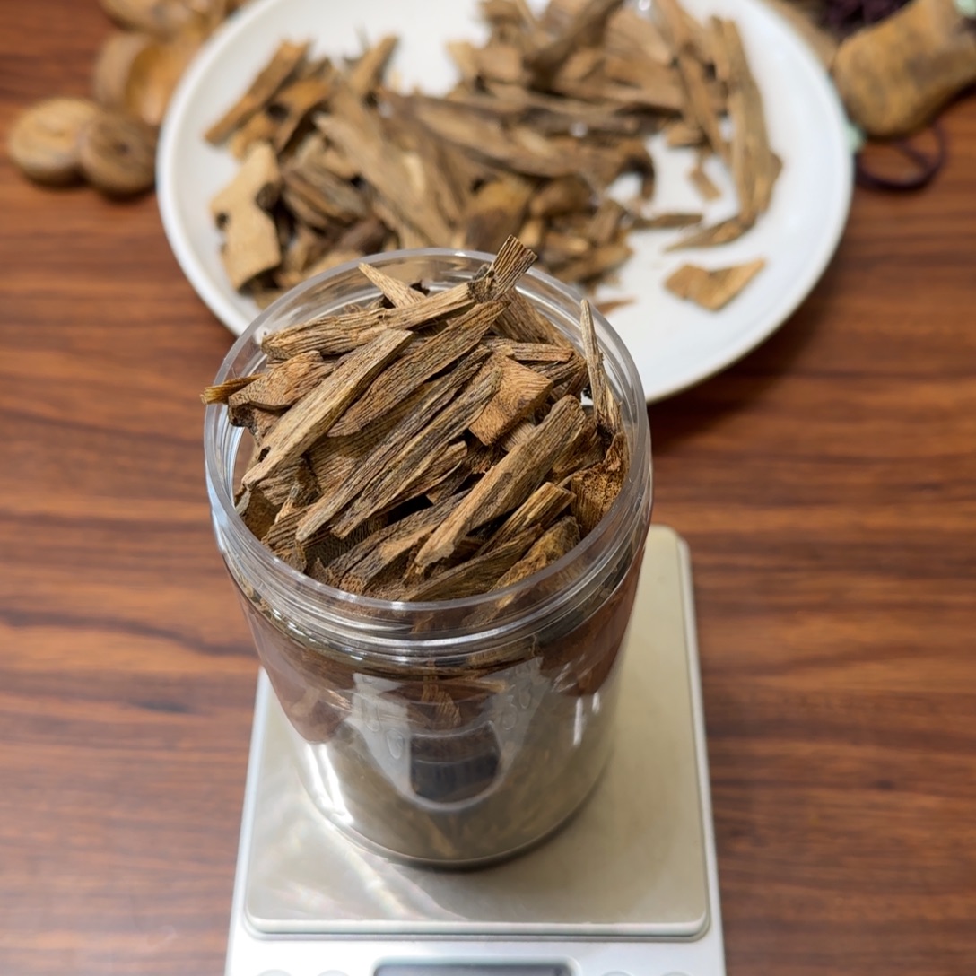 星*** 沉香碎屑沉香奇楠块料100克