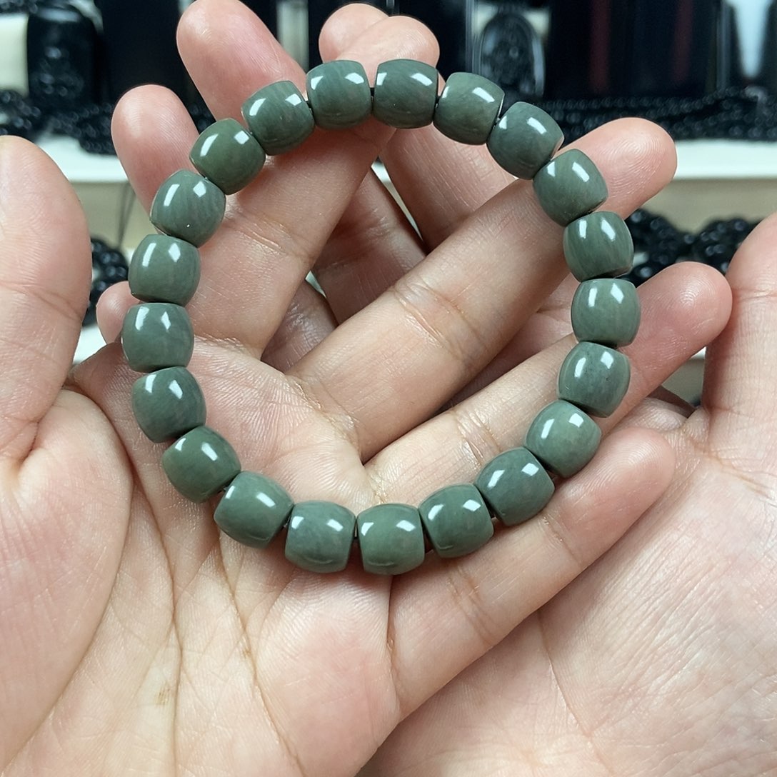 和田玉（墨玉）沙枣青直切手串未镶嵌北***3