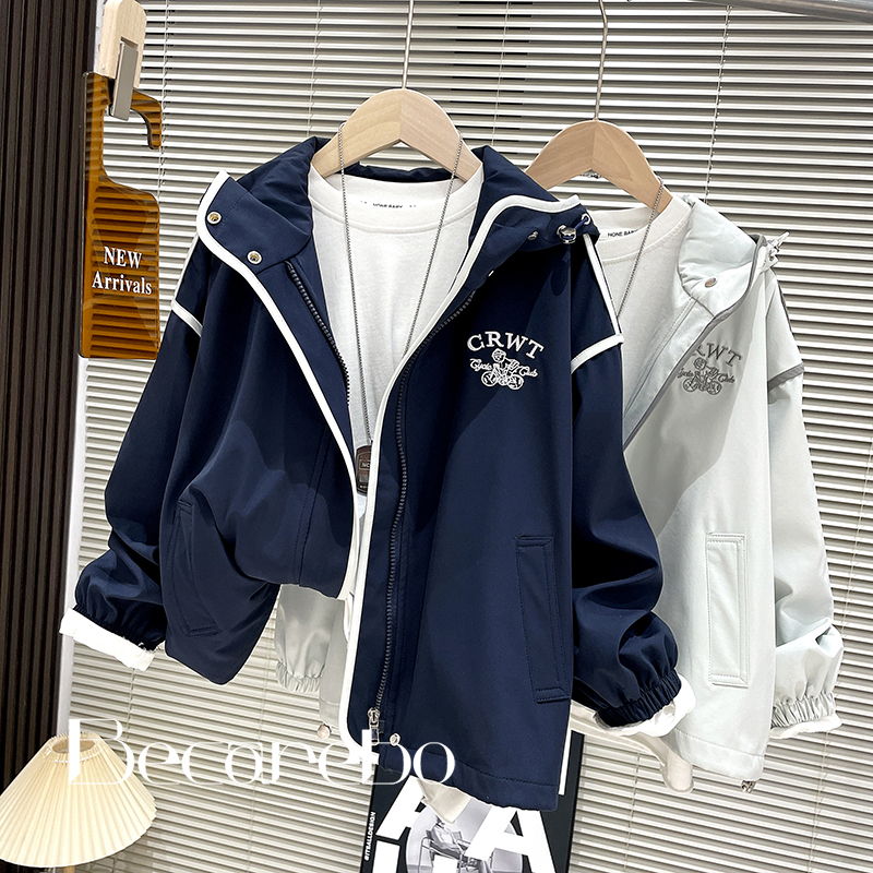 儿童装外套春秋款2025新款男孩酷帅冲锋衣服中大童女童秋装亲子装