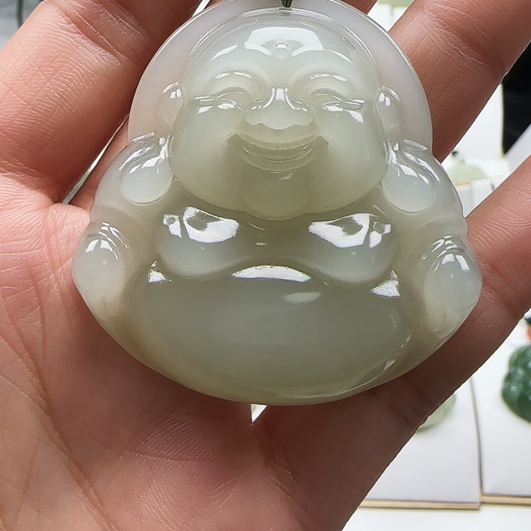 和田玉颈饰足金镶嵌探***现