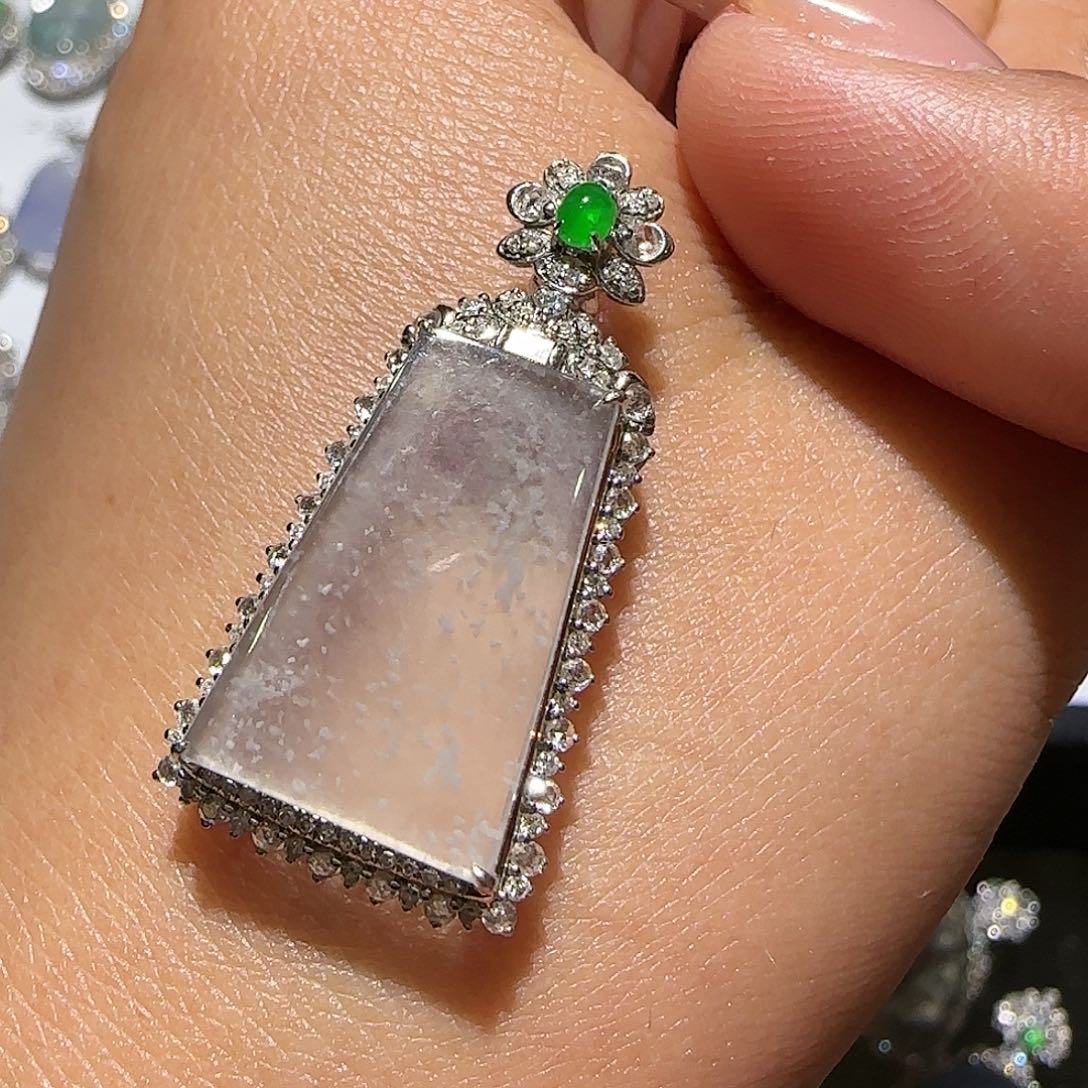 【闪购商品】颈饰18K金镶嵌翡翠天然