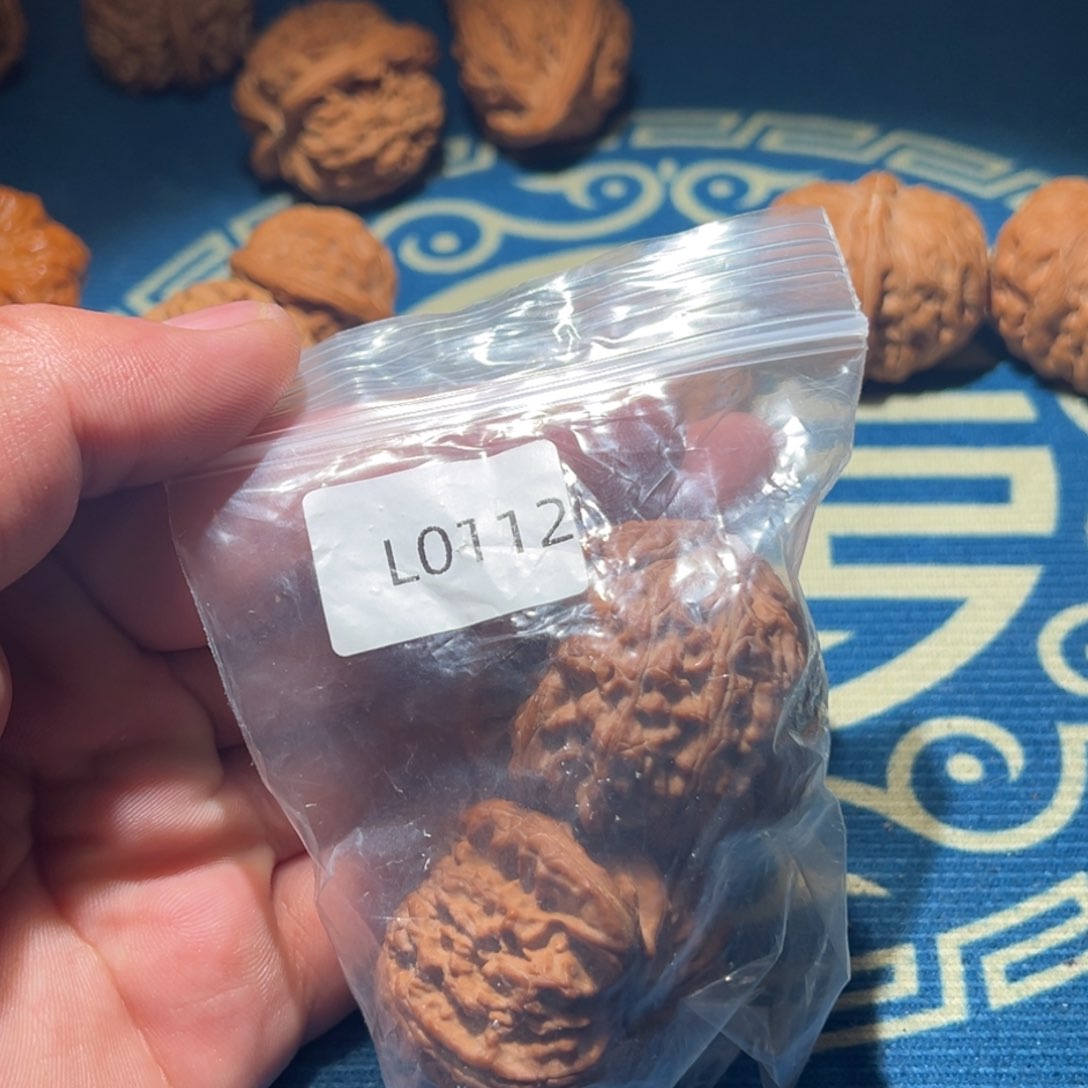 文玩核桃吊坠橙**暴白狮子