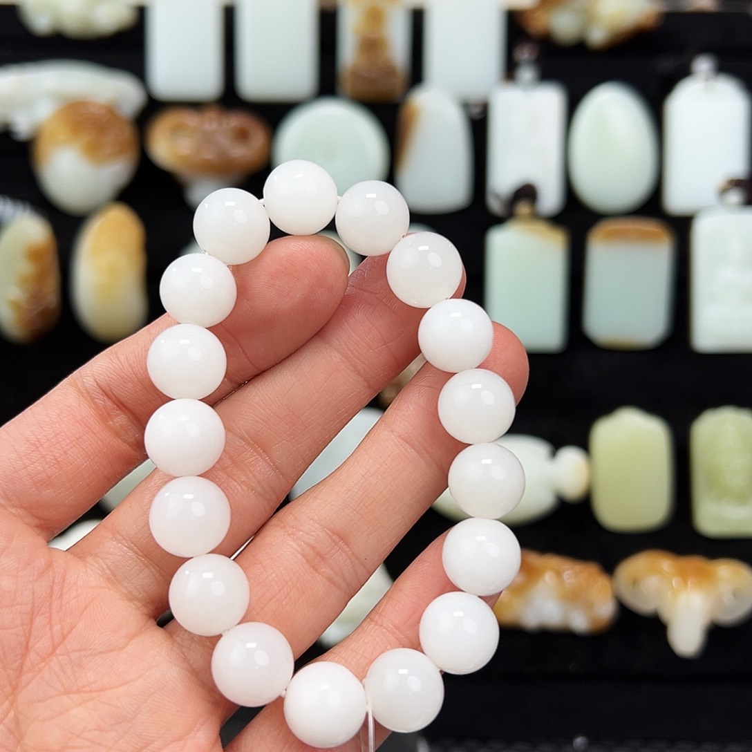 和田玉颈饰未镶嵌