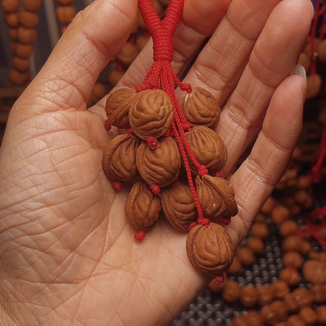 木质类龙纹桃枭挂件