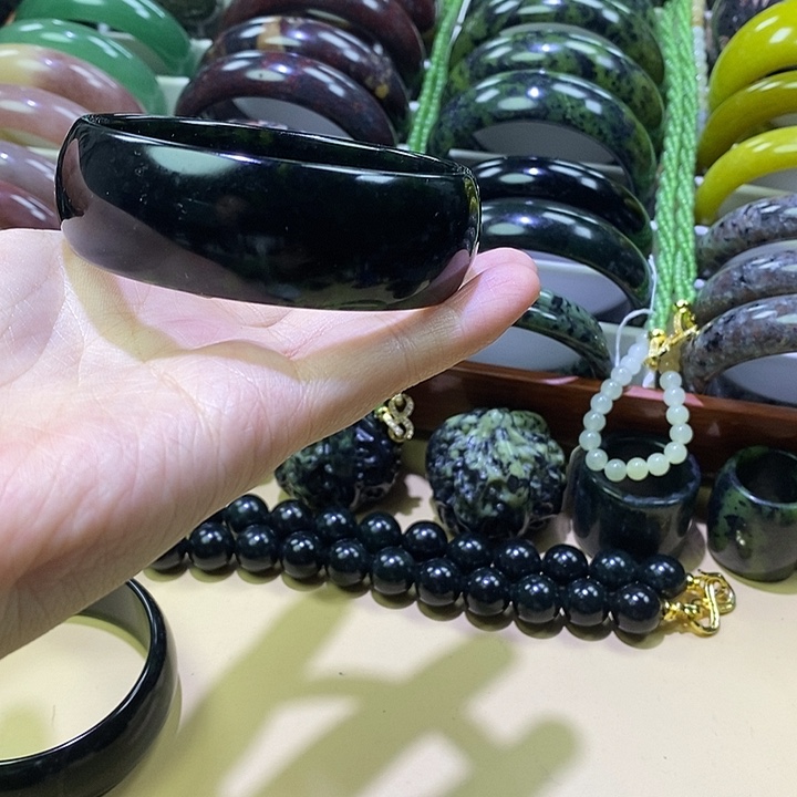 蛇纹石玉未镶嵌手镯6号