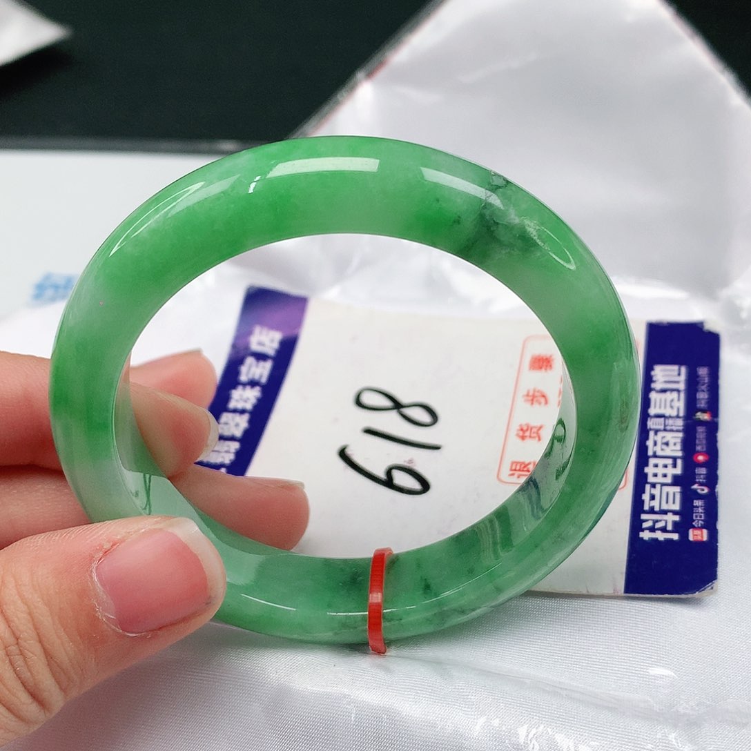 翡翠手镯未镶嵌翡翠