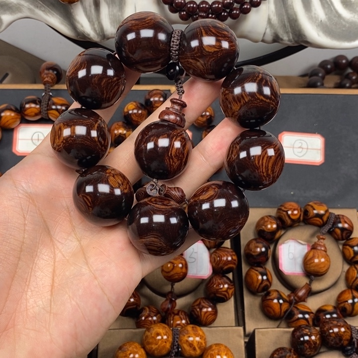 乡***哥黄花梨/降香黄檀3.0对眼鬼脸