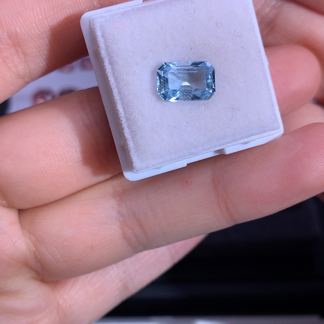 海蓝宝石笔搁未镶嵌1.725ct
