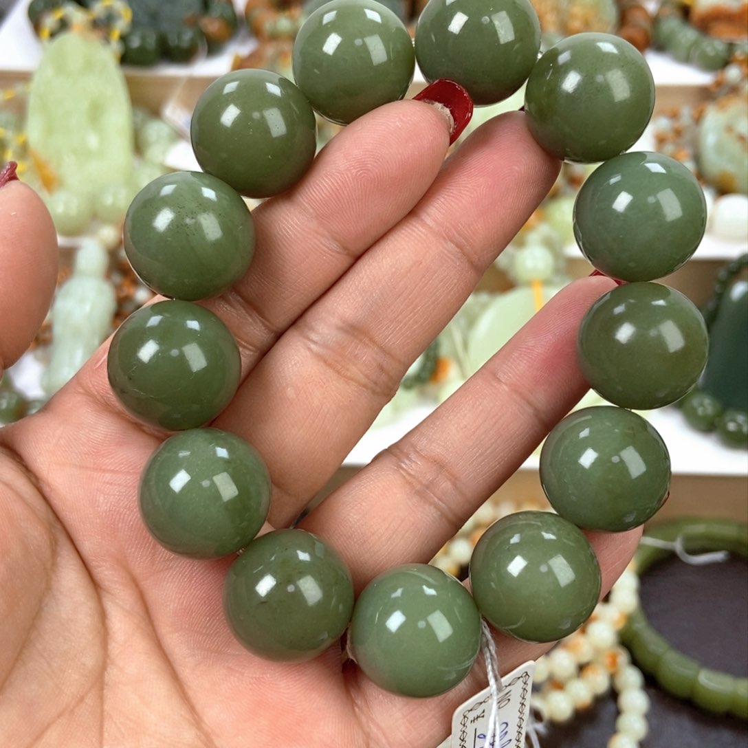 透闪石质玉手串未镶嵌