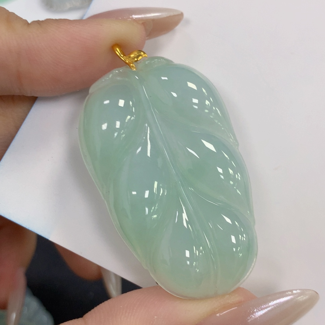 颈饰18K金镶嵌翡翠