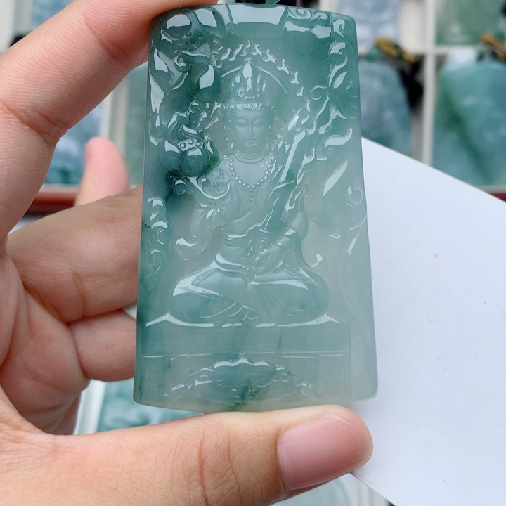 颈饰未镶嵌翡翠虚空藏