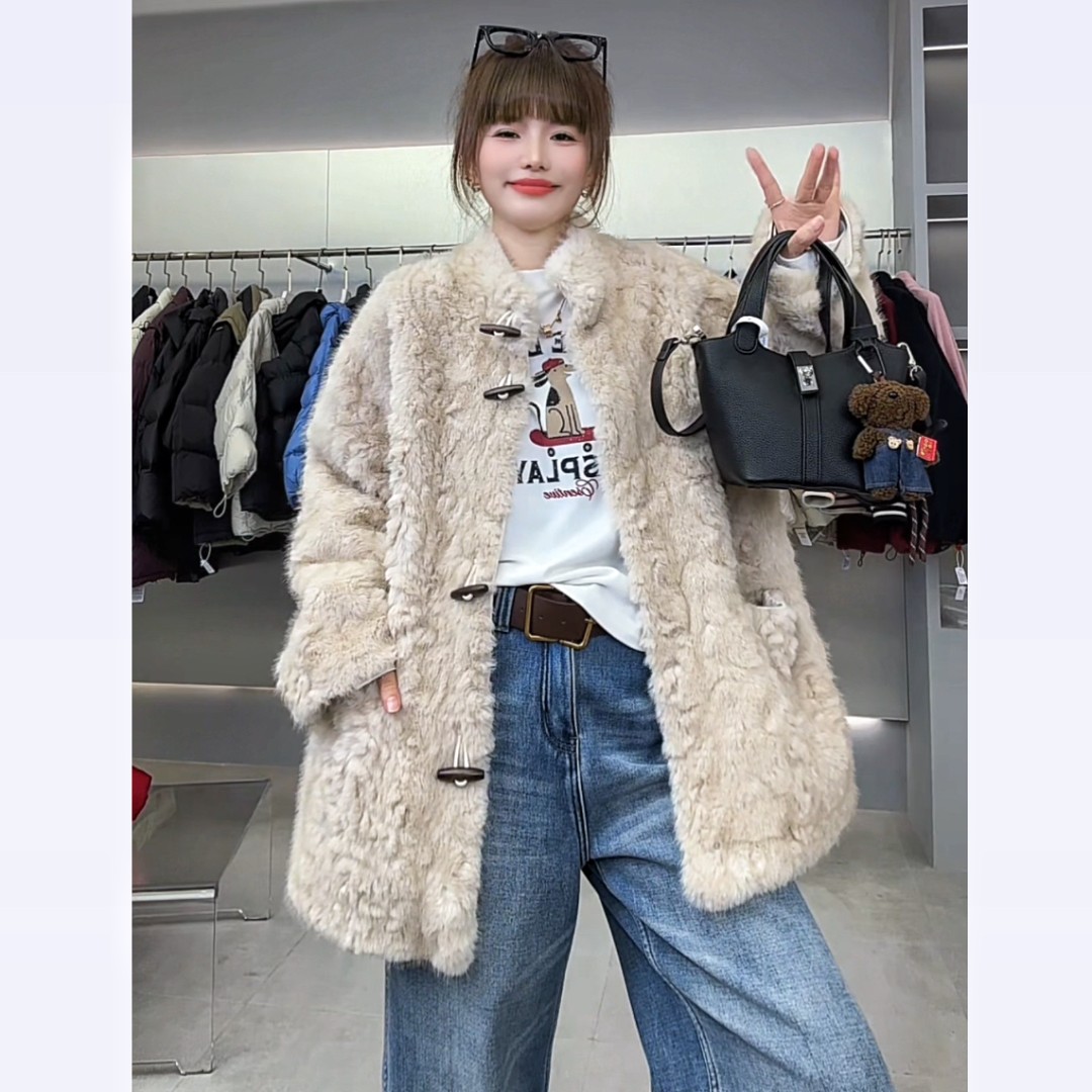 【YL严选】冬季新款韩系设计牛角扣中长款洋气环保毛皮毛一体外套女