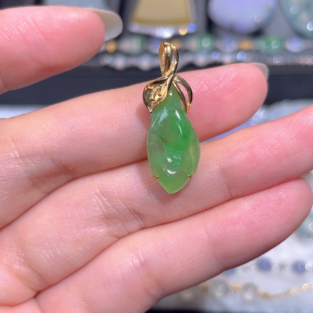 翡翠18K金镶嵌颈饰翡翠