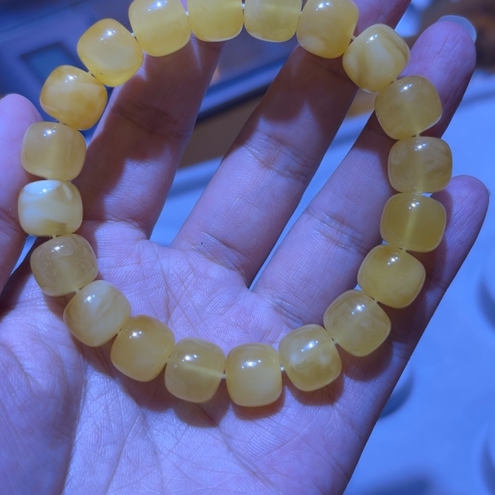 琥珀未镶嵌颈饰蜜蜡