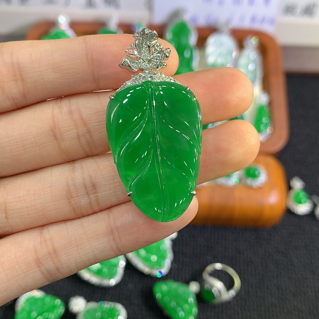 翡翠18K金镶嵌吊坠(不含链)叶子