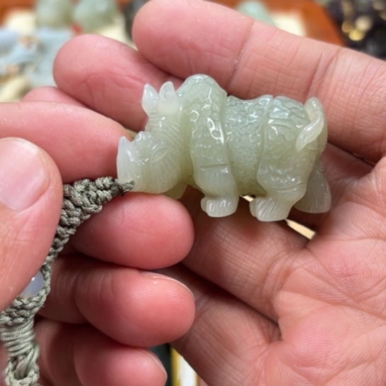 和田玉未镶嵌吊坠