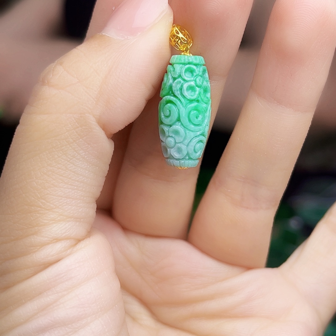 翡翠18K金镶嵌颈饰多样性