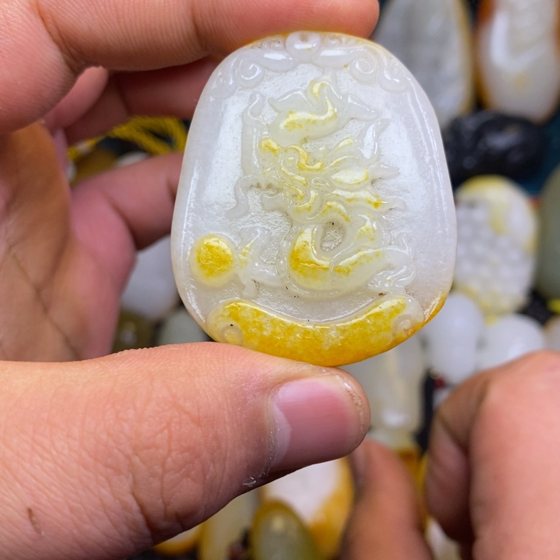 和田玉未镶嵌颈饰