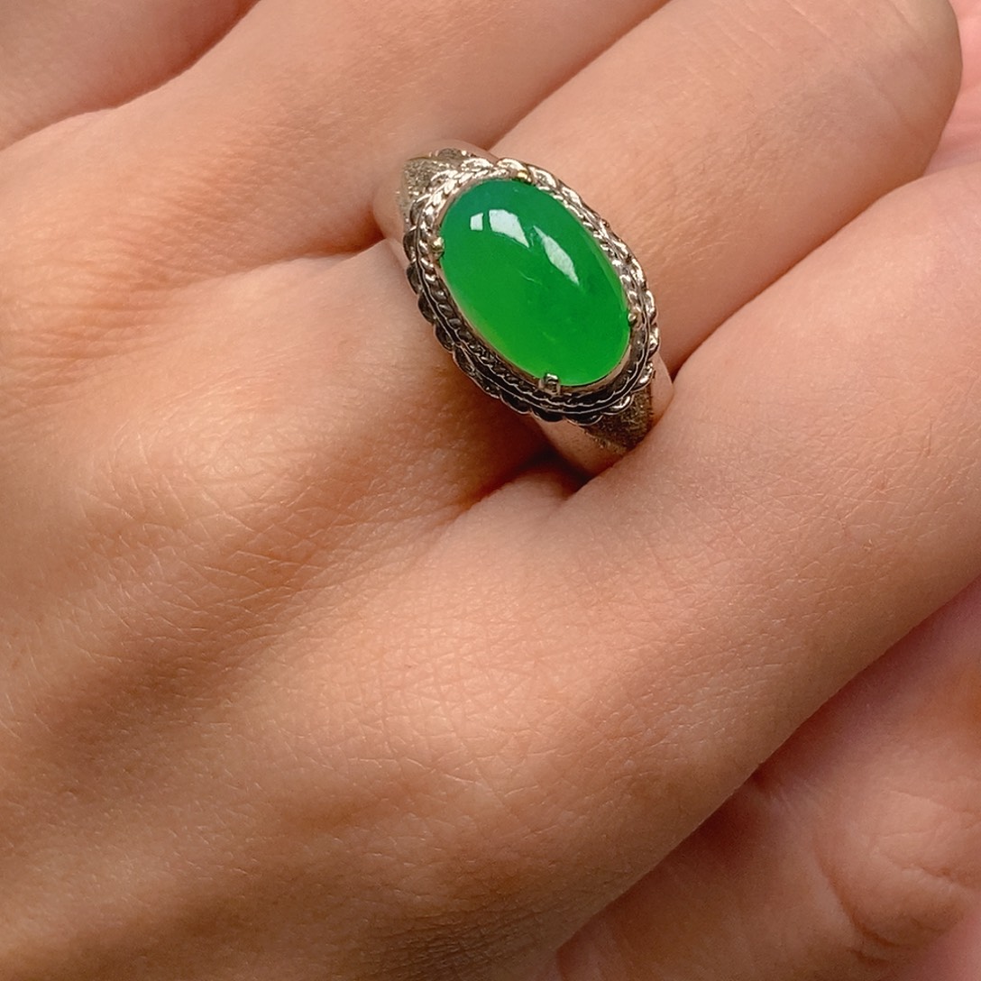 翡翠戒指未镶嵌?绿蛋面