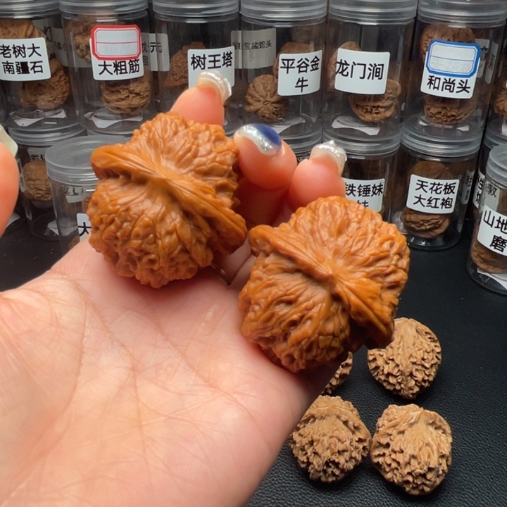 文玩核桃吊坠血麒麟39.5