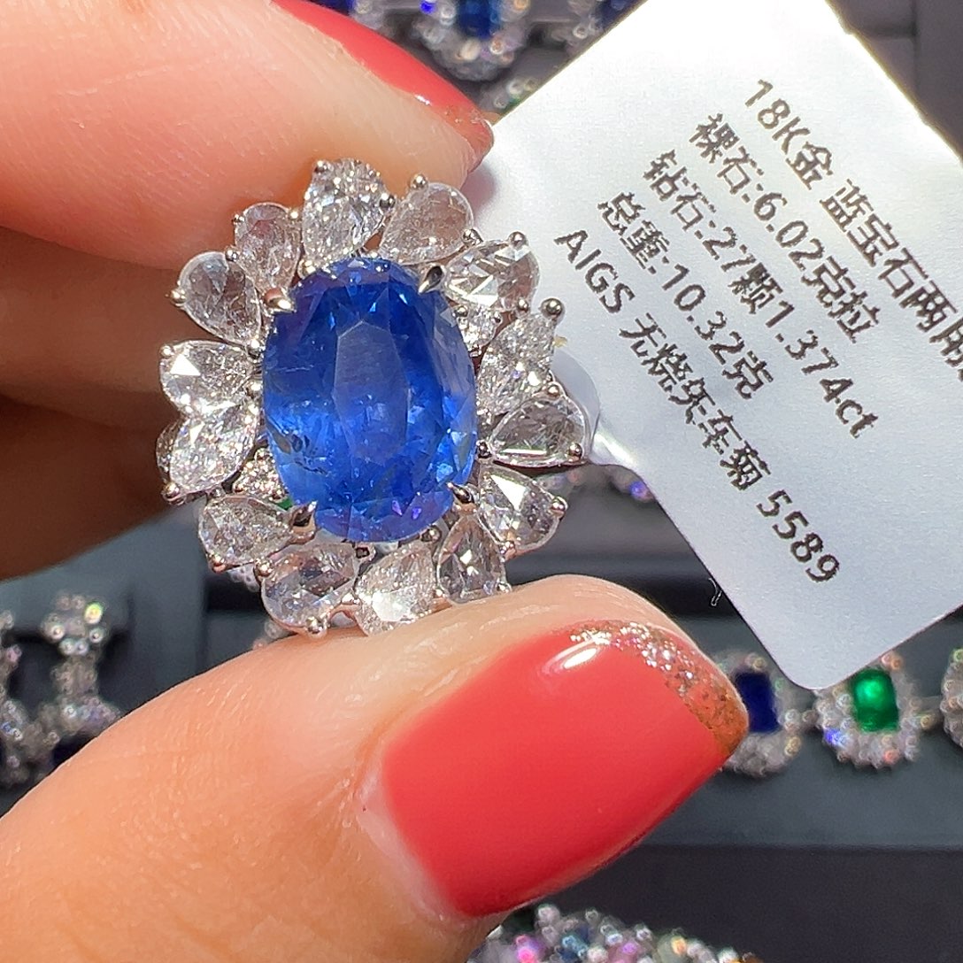 戒指18K金镶嵌蓝宝石AIGS无烧矢车菊6.02克拉