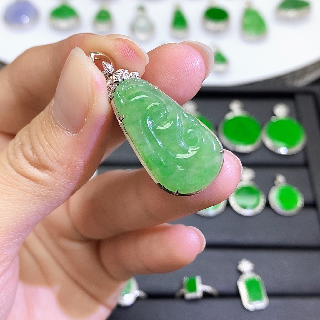 翡翠18K金镶嵌吊坠(不含链)