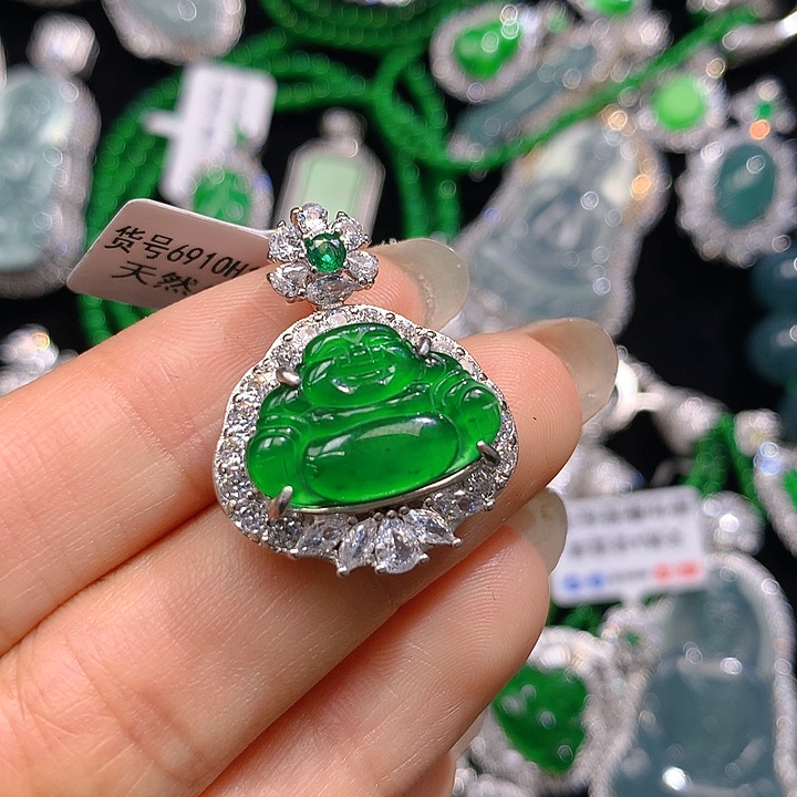 翡翠颈饰未镶嵌翡翠