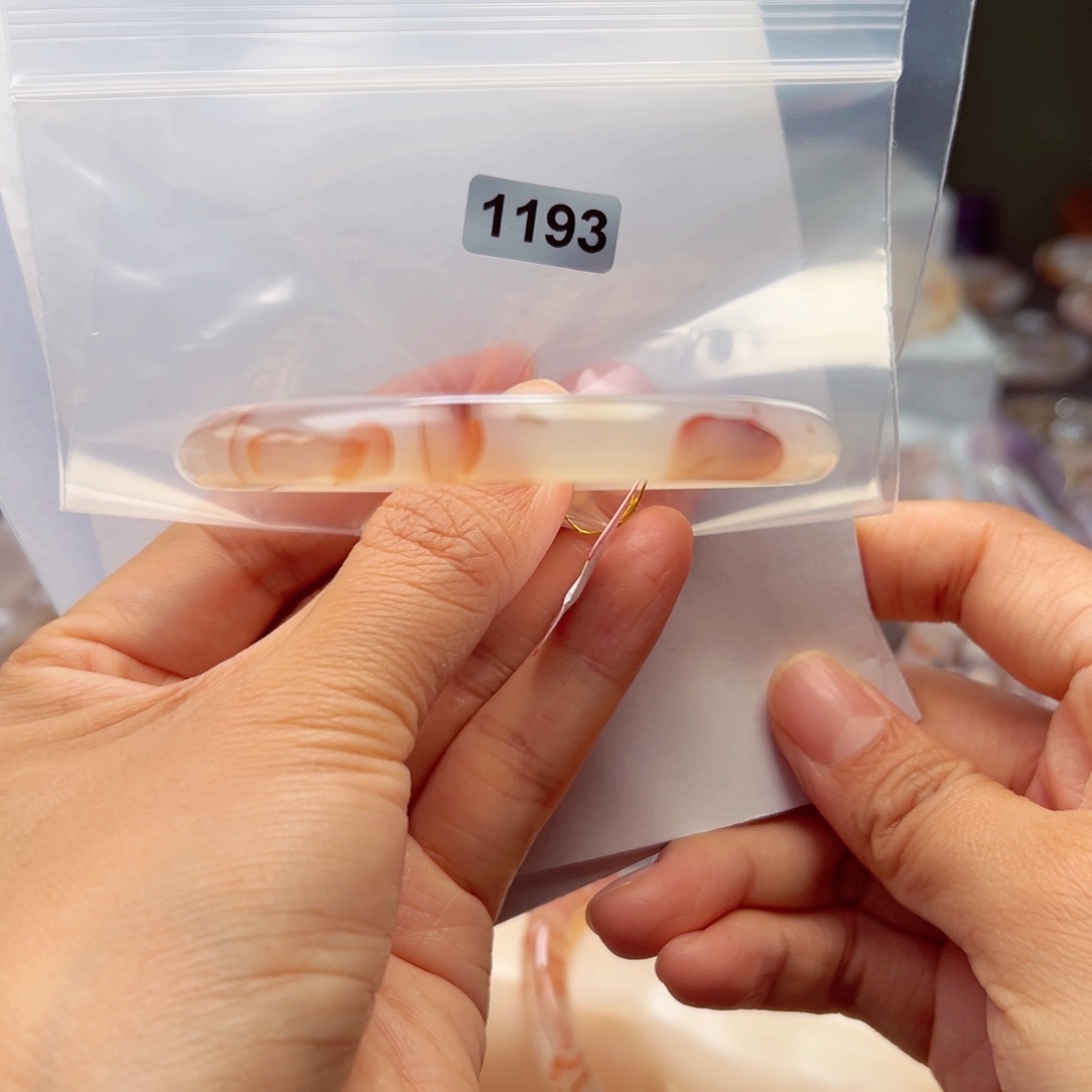 玛瑙/玉髓手镯未镶嵌小*花