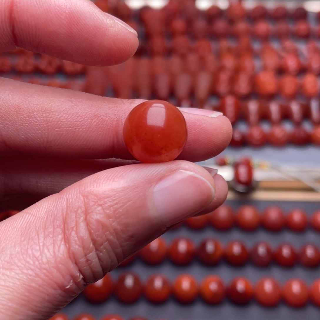 秋***絔南红玛瑙未镶嵌其他W12保山滴水洞樱桃红圆珠