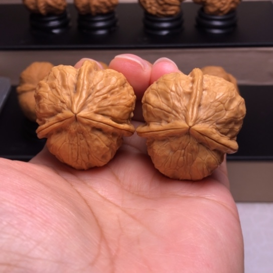 文玩核桃把件粗筋三楞31