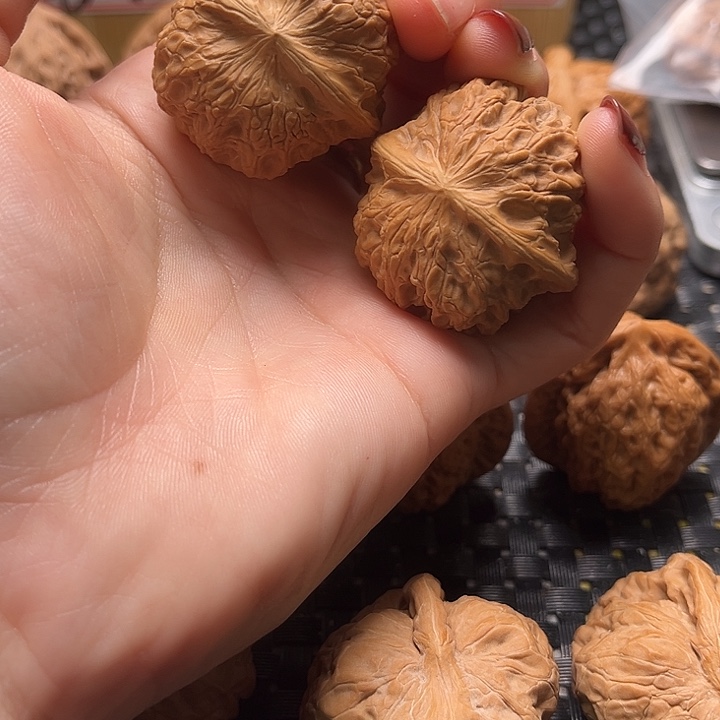 文玩核桃把件37血麒麟