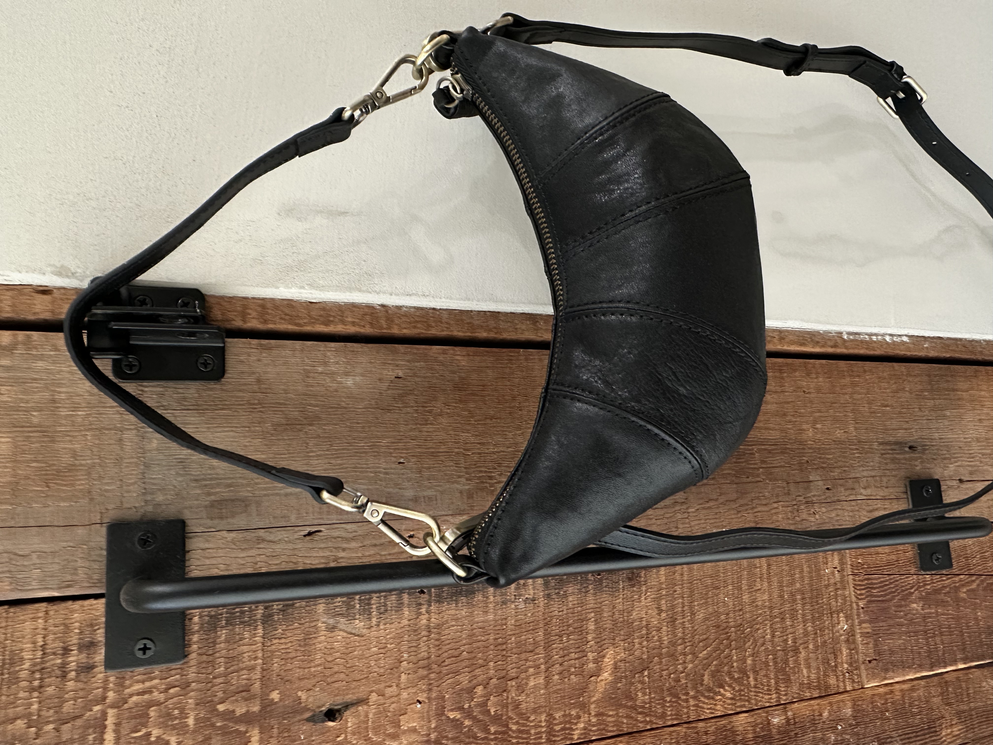 韩国正品/不支持退换/牛角包斜挎/1123 