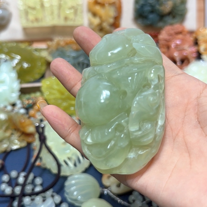 未镶嵌蛇纹石玉吊坠