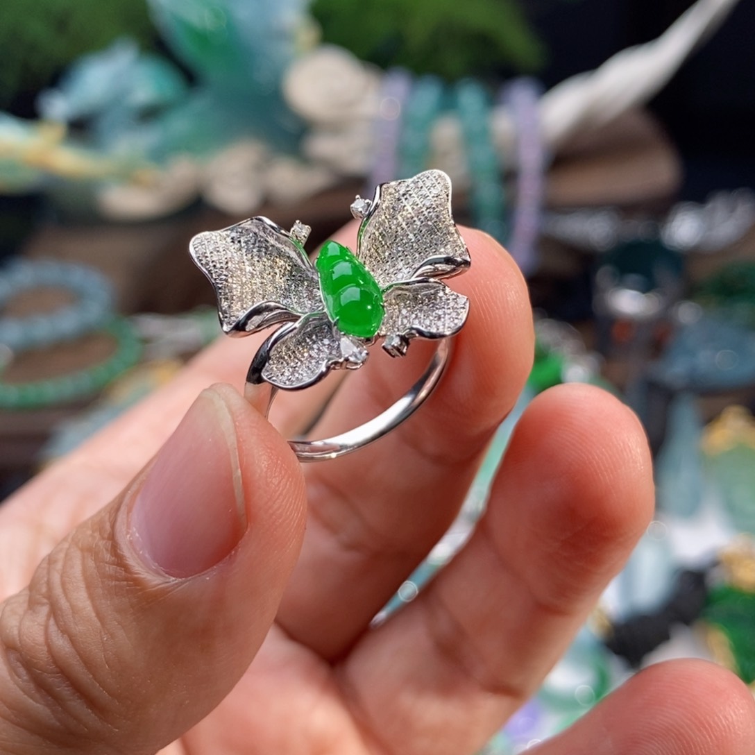 翡翠戒指18K金镶嵌蝴蝶戒指