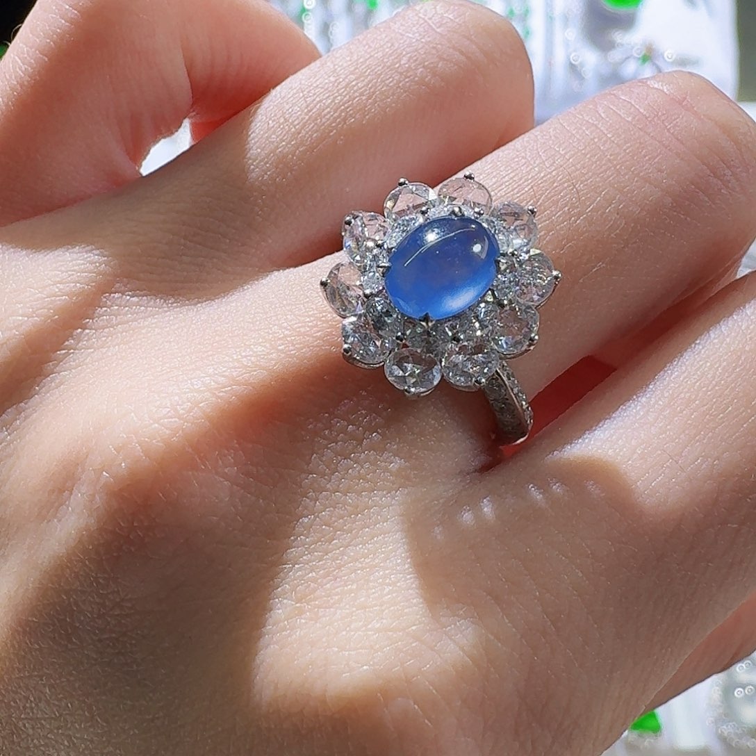 翡翠戒指18K金镶嵌蓝紫蛋面