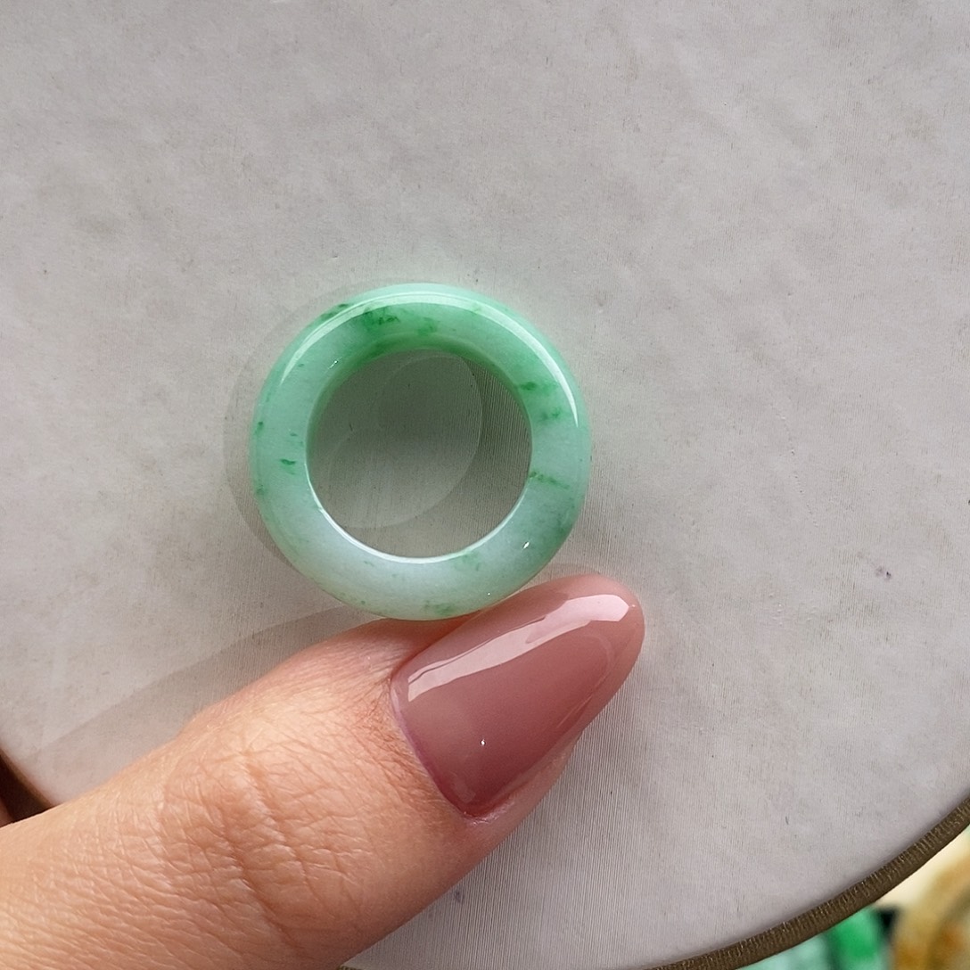 翡翠未镶嵌戒圈戒圈