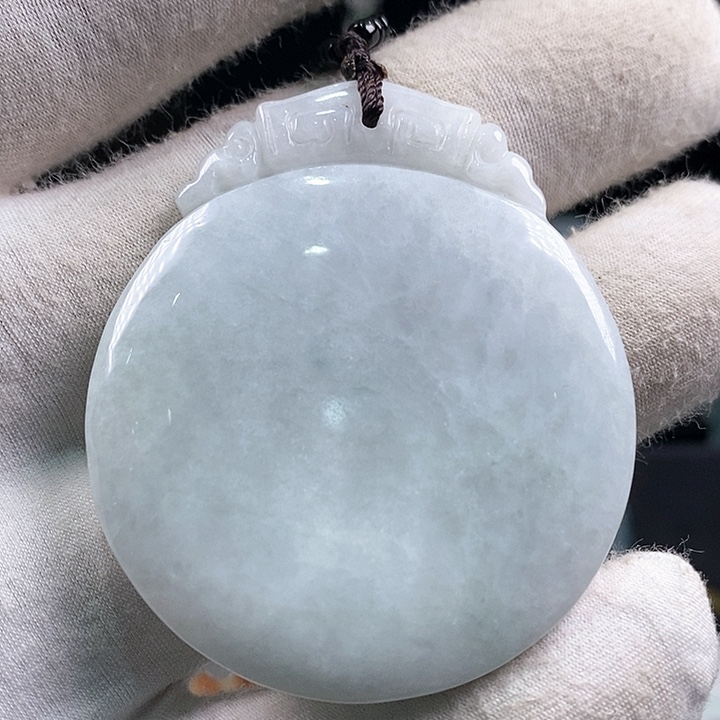 翡翠颈饰未镶嵌平安扣