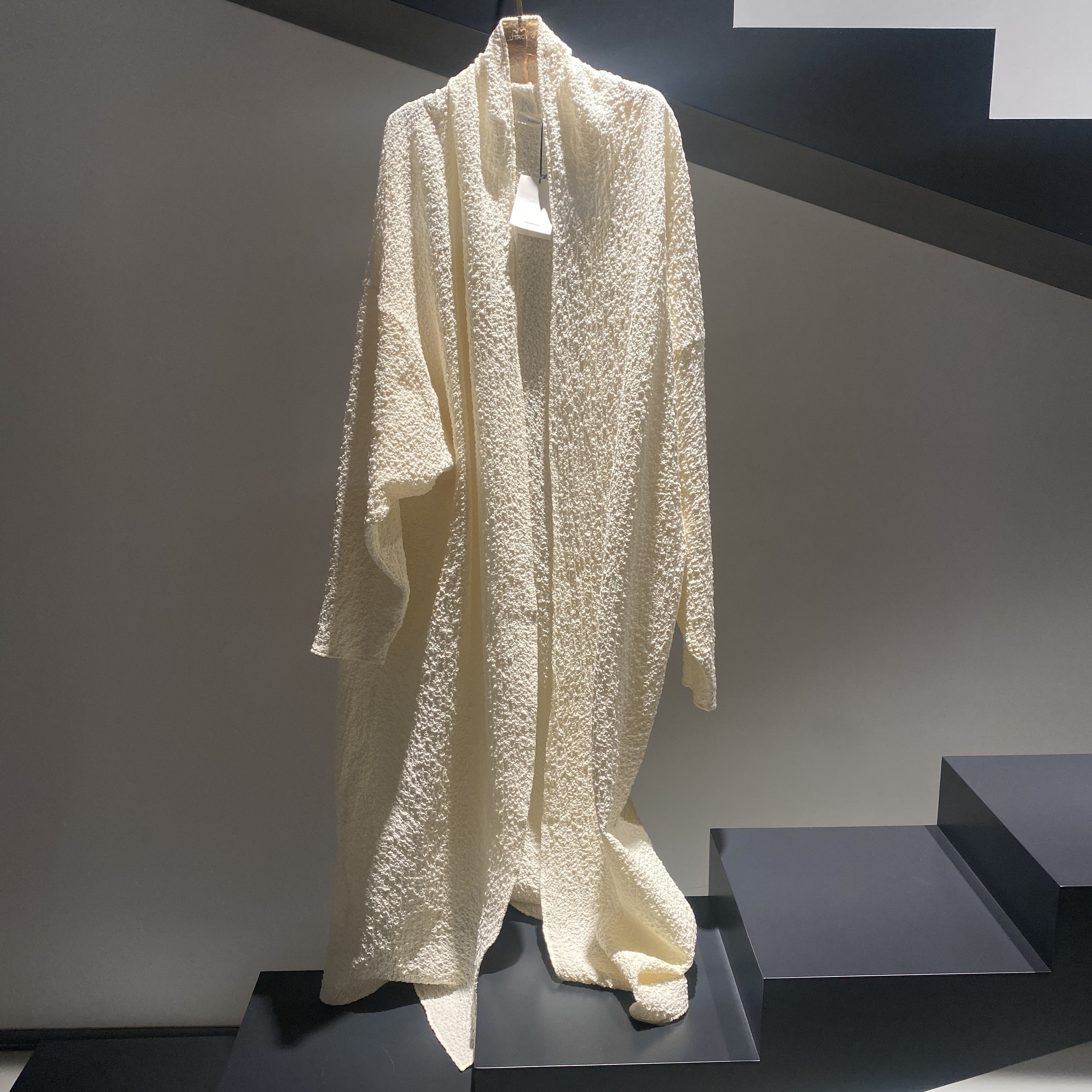 RE028AW23泡泡袖长开衫