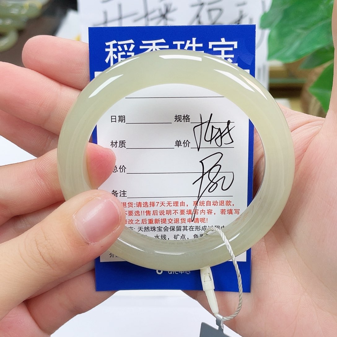 和田玉手镯未镶嵌