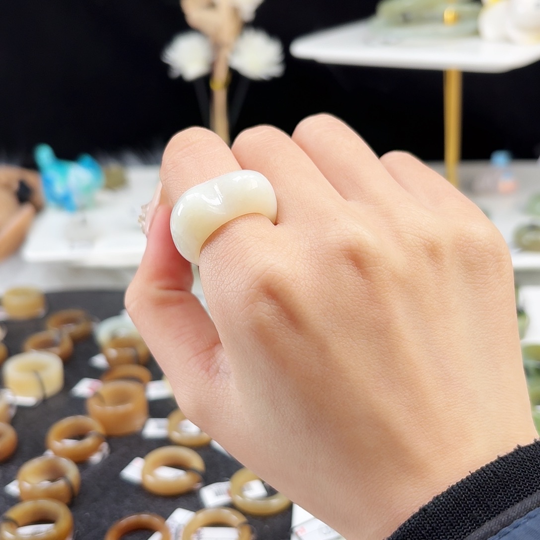 和田玉未镶嵌戒指P172俄白猫耳朵17.3不退换