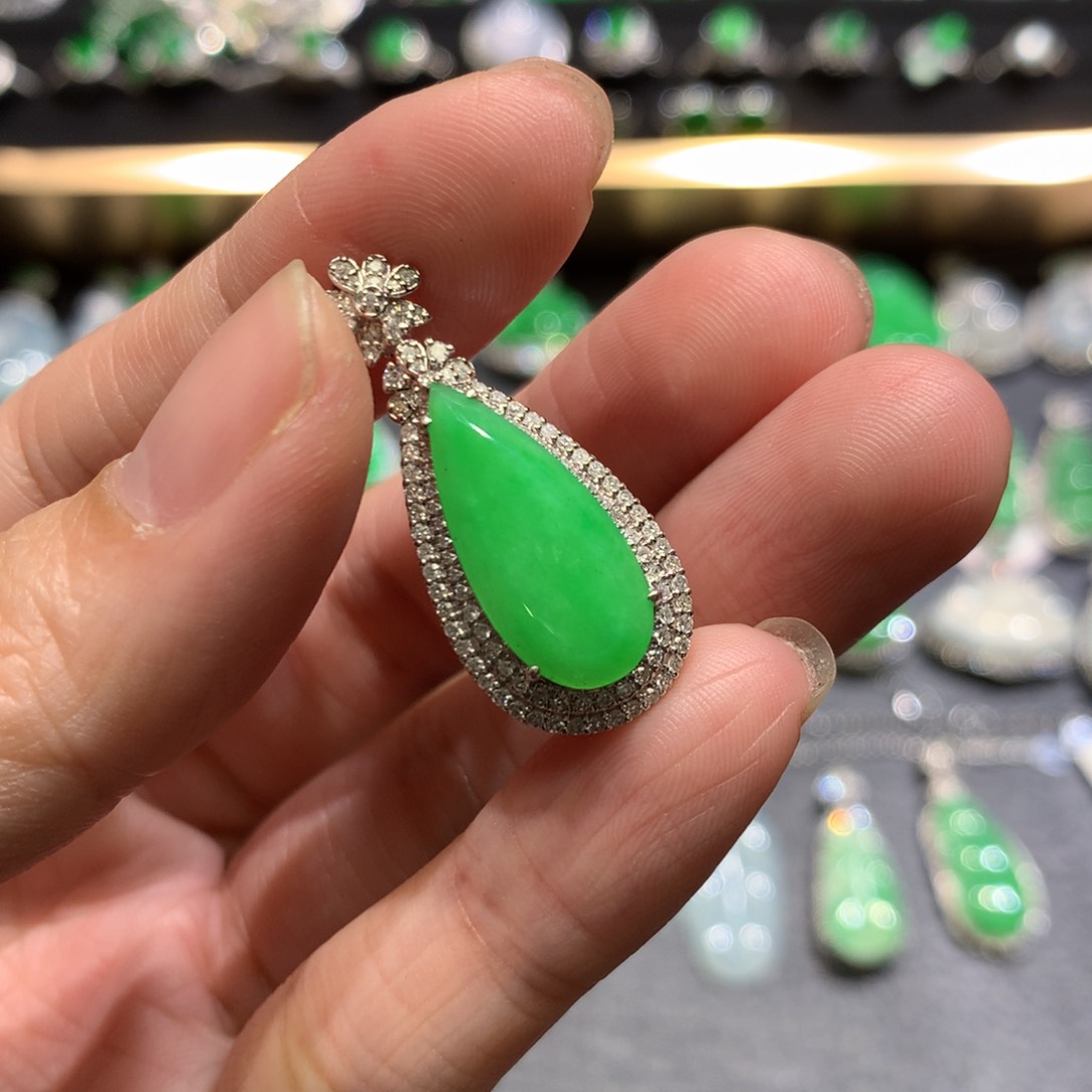 翡翠吊坠(不含链)18K金镶嵌