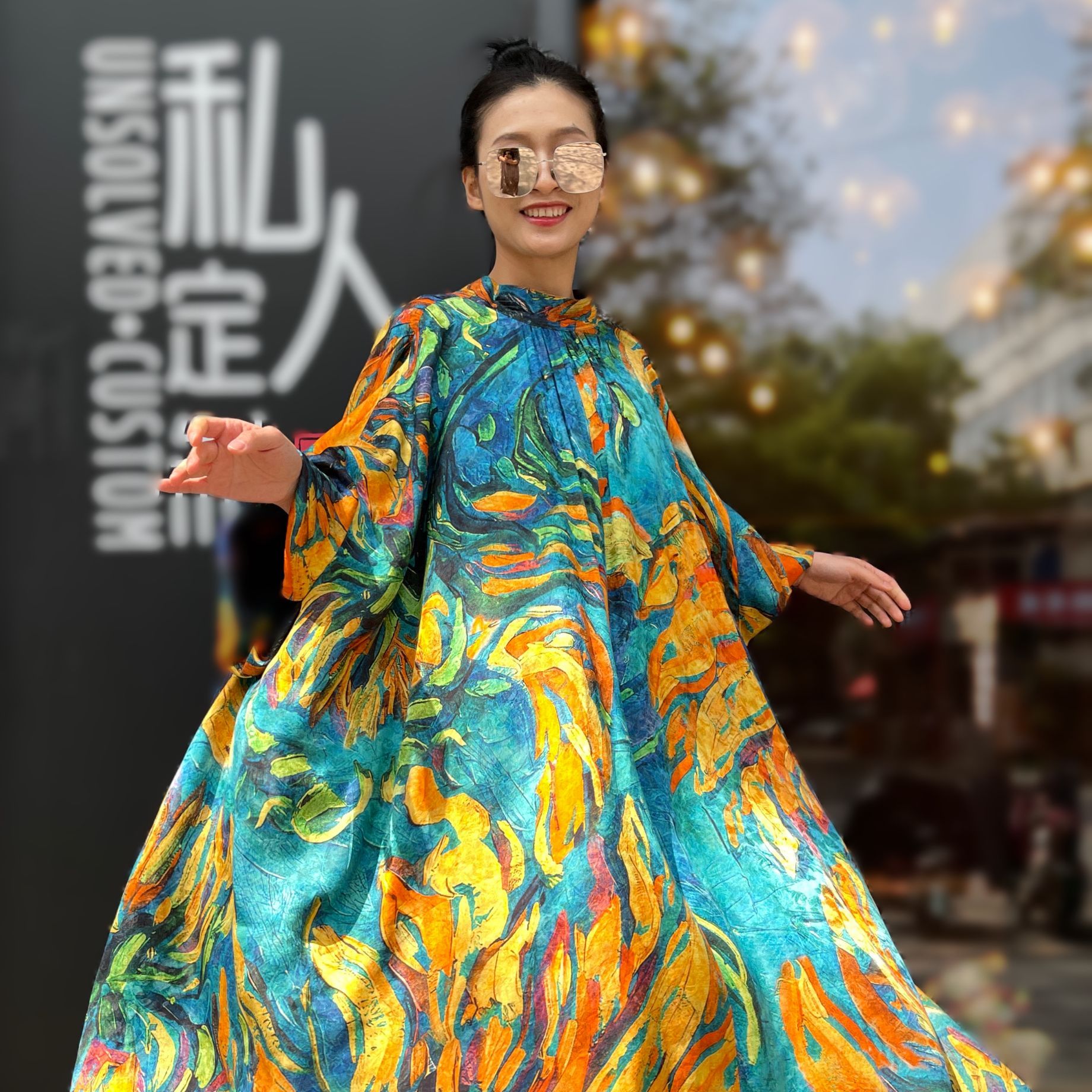 UNSOLVED CUSTOM/未解蓝底太阳花阔版大摆桑蚕丝连衣裙夏季