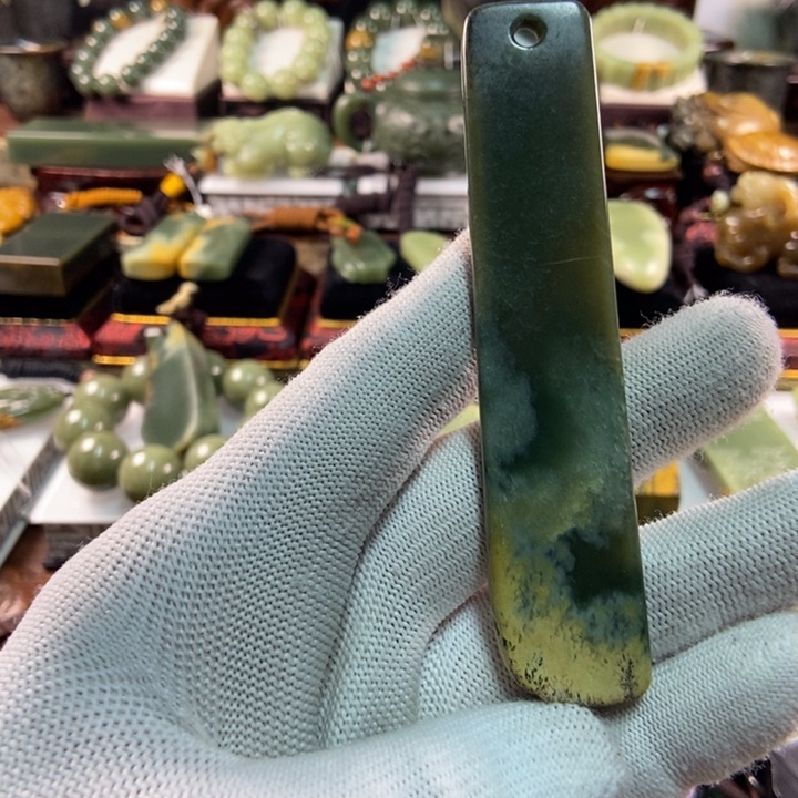 颈饰未镶嵌岫岩老玉（透闪石质玉）?****?