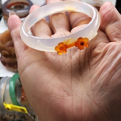 玛瑙/玉髓手镯未镶嵌…*