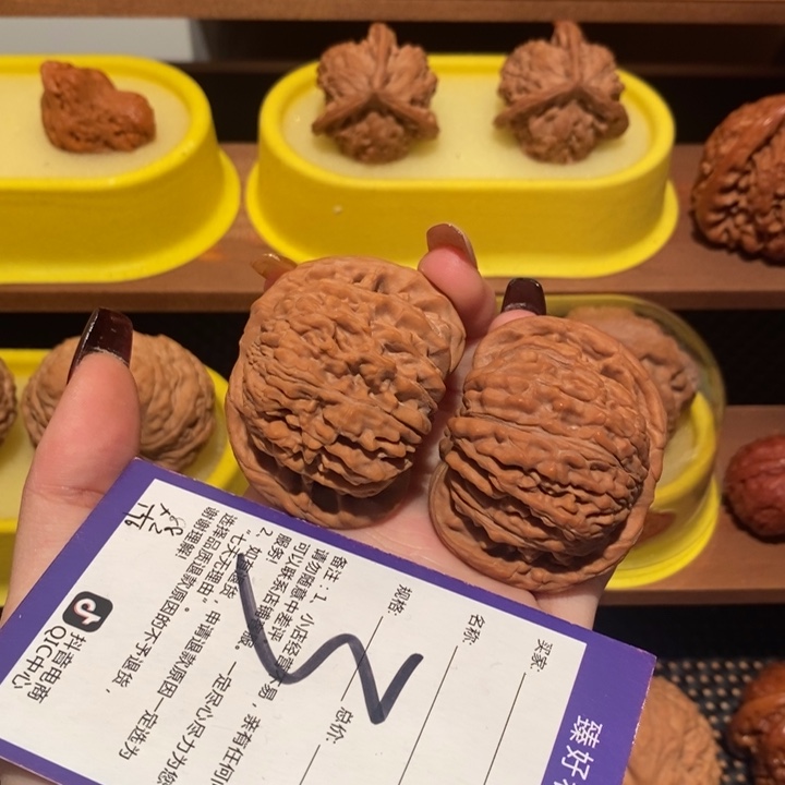 文玩核桃吊坠J****.四座楼